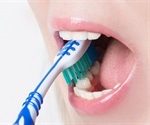 Tongue scraping for treating halitosis