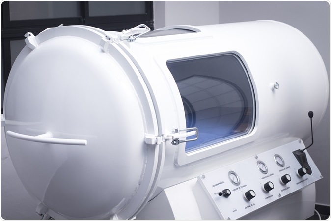 HBOT hyperbaric oxygen therapy chamber tank in hopsital medical center clinic. Image Credit: edwardolive / Shutterstock