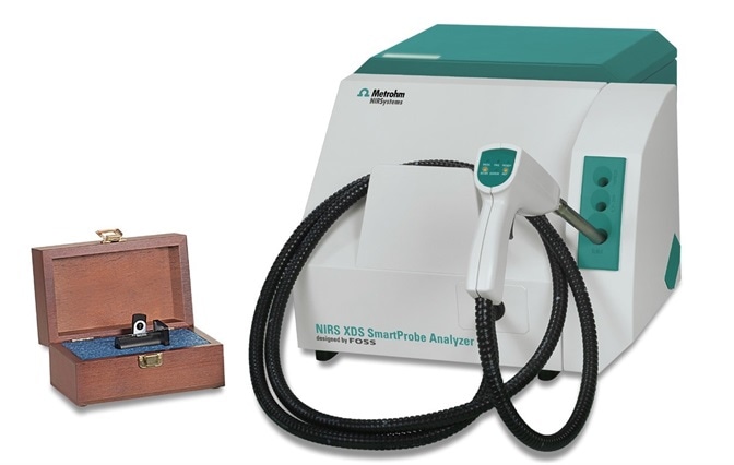 Report of the USP Wavelength Accuracy Test from Vision software (top) and used Metrohm NIRS XDS SmartProbe Analyzer with standard (bottom).