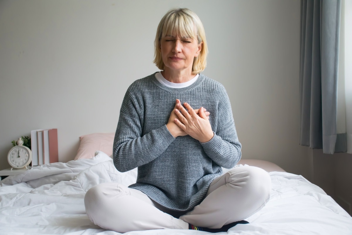 Study: The Female Predominant Persistent Immune Dysregulation of the Post COVID Syndrome: A Cohort Study. Image Credit: CHOTE BKK / Shutterstock