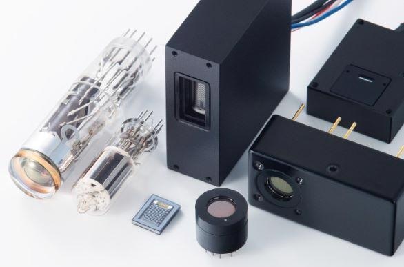 Confocal MEMS unit for fluorescence imaging