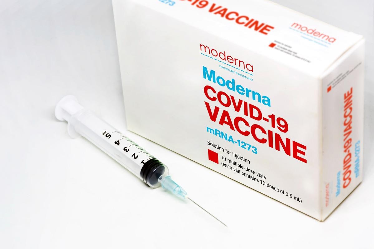 Study: No evidence of fetal defects or anti-syncytin-1 antibody induction following COVID-19 mRNA vaccination. Image Credit: rarrarorro/Shutterstock