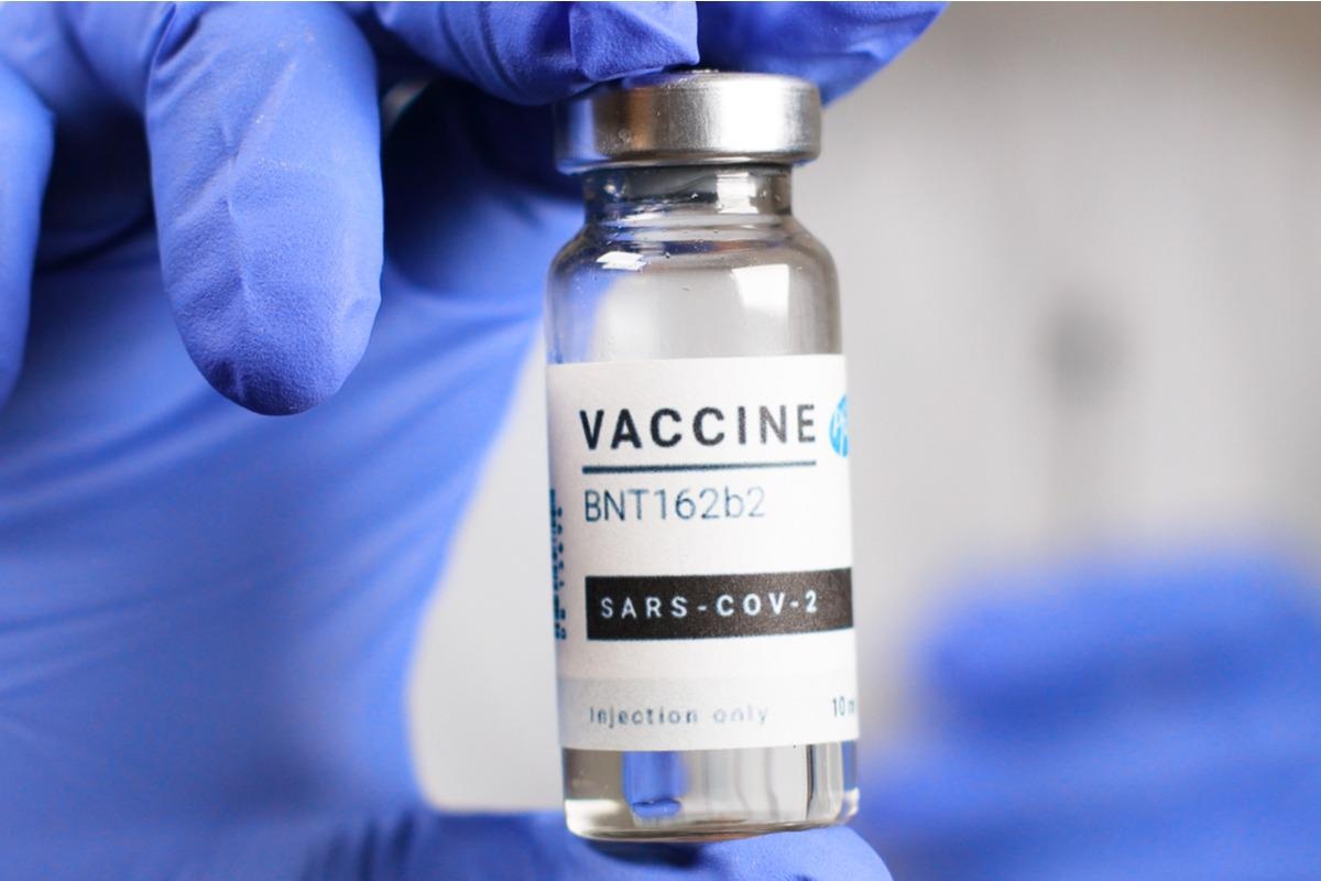 Study: Waning Effectiveness of the BNT162b2 Vaccine Against Infection in Adolescents. Image Credit: Irina Shatilova/Shutterstock