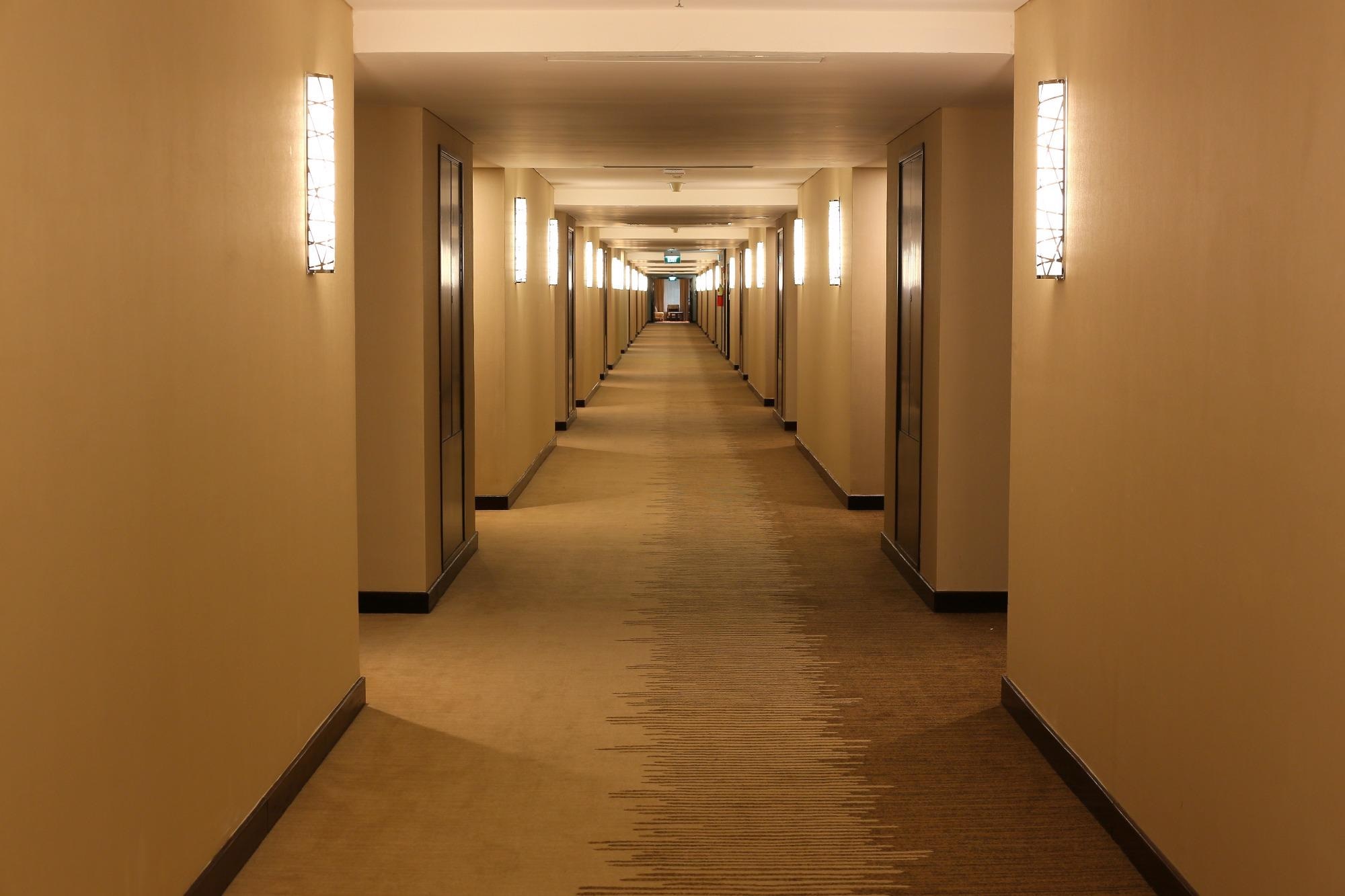 Study: Transmission of Omicron (B.1.1.529) - SARS-CoV-2 Variant of Concern in a designated quarantine hotel for travelers: a challenge of elimination strategy of COVID-19. Image Credit: Kitch Bain / Shutterstock