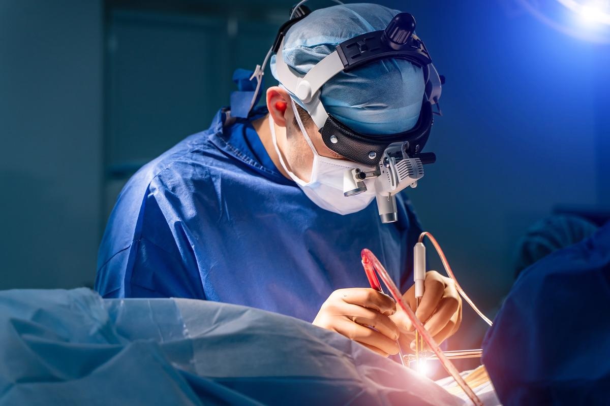 Study: Perioperative Complications of Patients with SARS-CoV-2 Infection in Neurosurgery. Image Credit: Terelyuk/Shutterstock