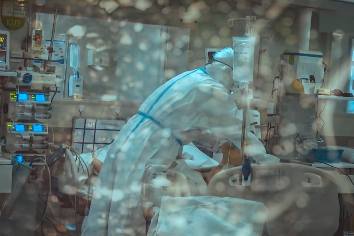 Study: Predictors for Early and Late Death in Adult Patients with COVID-19: A Cohort Study. Image Credit: shutter_o/Shutterstock