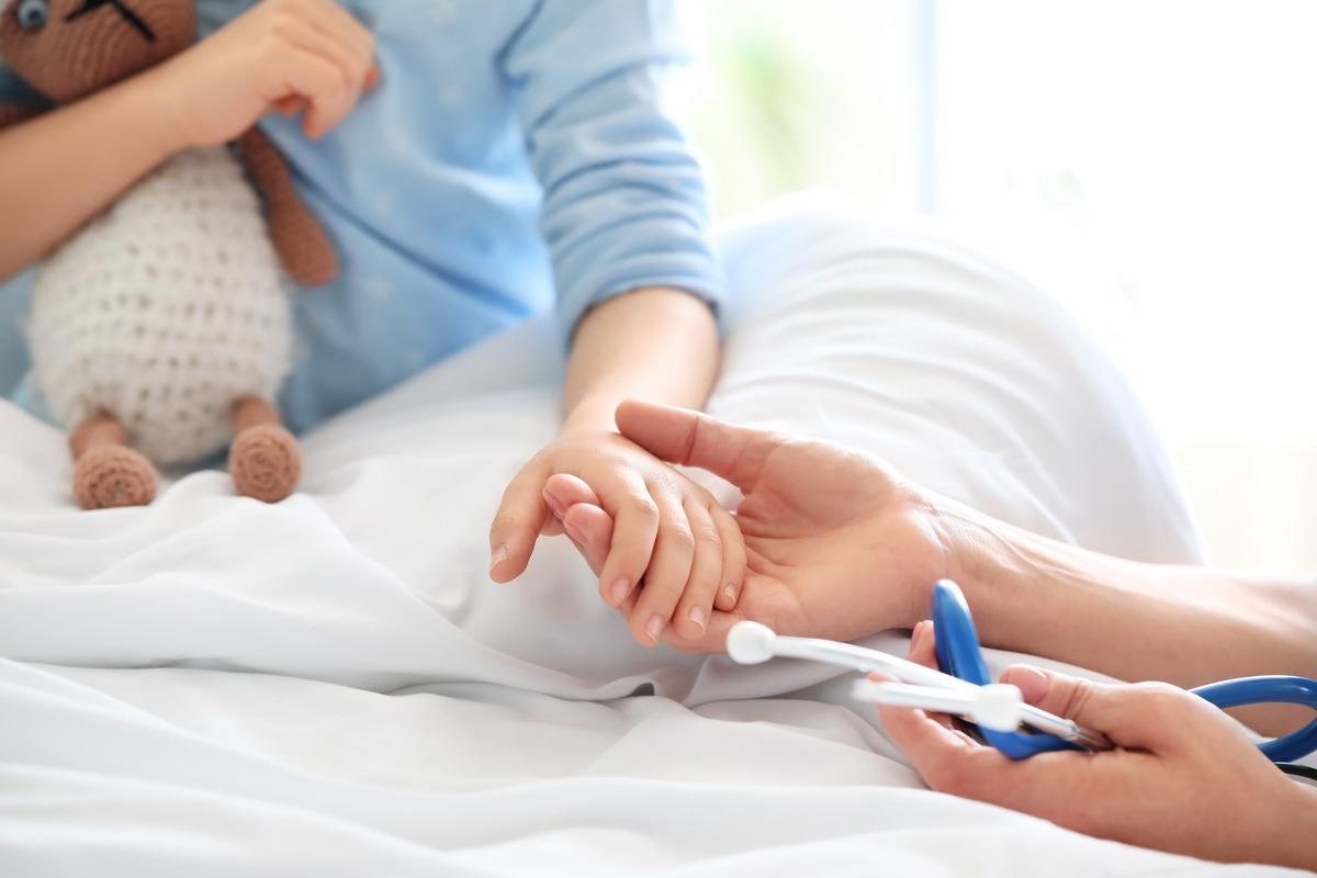 Study: More severe pneumonitis in children predicts the need for admission and elevation of some but not all markers of severe Covid-19. Image Credit: Pixel-Shot/Shutterstock