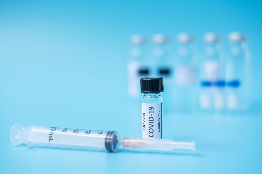 Study: Effectiveness of the Bivalent mRNA Vaccine in Preventing Severe COVID-19 Outcomes: An Observational Cohort Study. Image Credit: Jo Panuwat D/Shutterstock