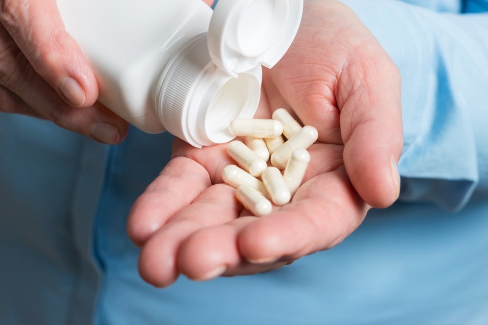Study: Association of regular glucosamine use with incident dementia: evidence from a longitudinal cohort and Mendelian randomization study. Image Credit: Farion_O/Shutterstock.com