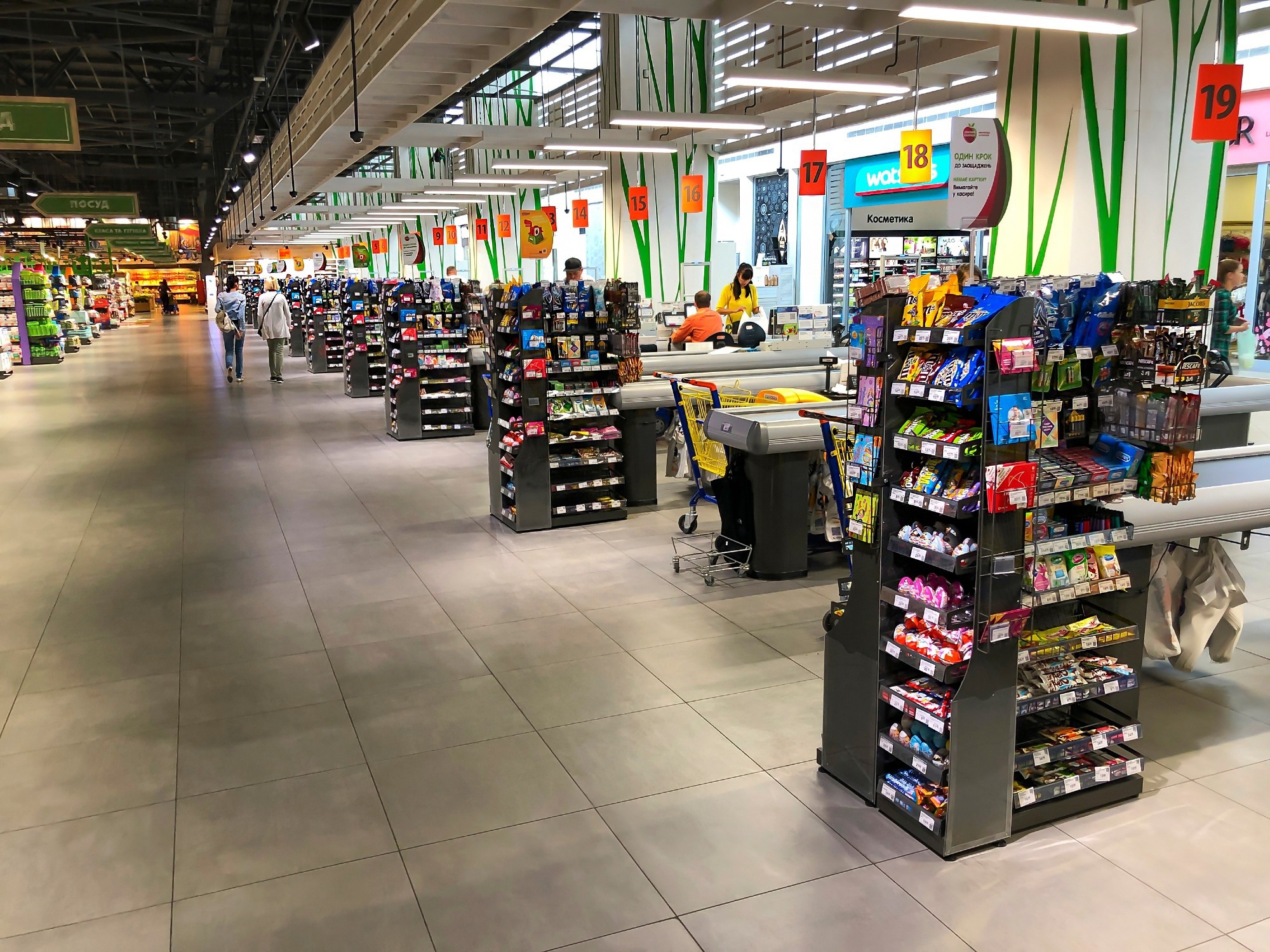 Study: Food and beverage environments at store checkouts in California: Mostly unhealthy products. Image Credit: Dmitrydesign/Shutterstock.com