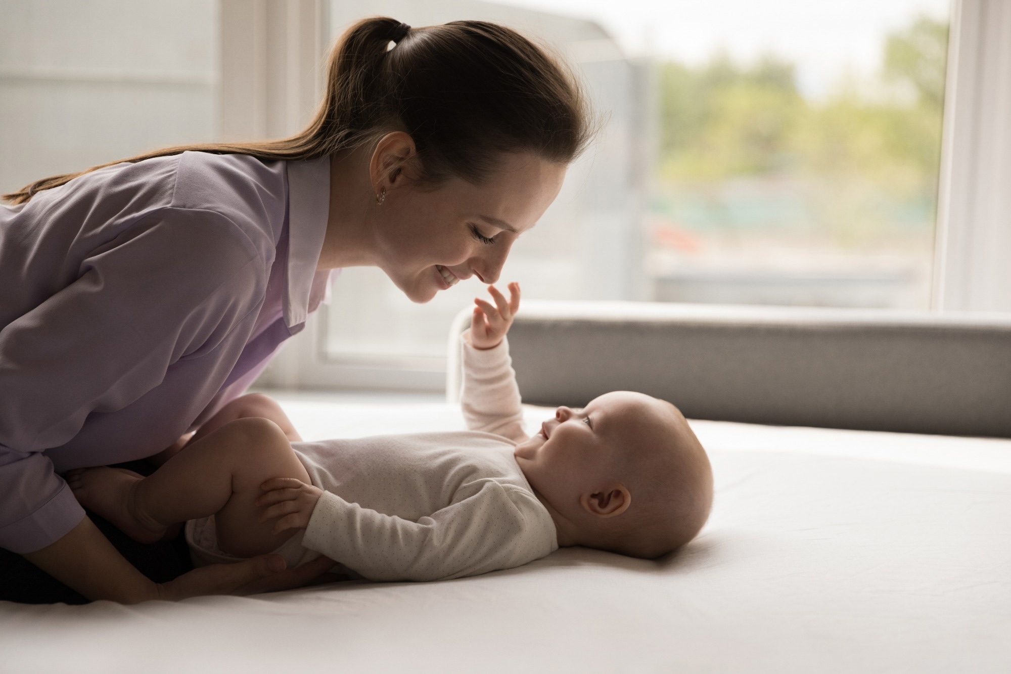 Study: The effects of live parental infant-directed singing on infants, parents, and the parent-infant dyad: A systematic review of the literature. Image Credit: fizkes / Shutterstock.com