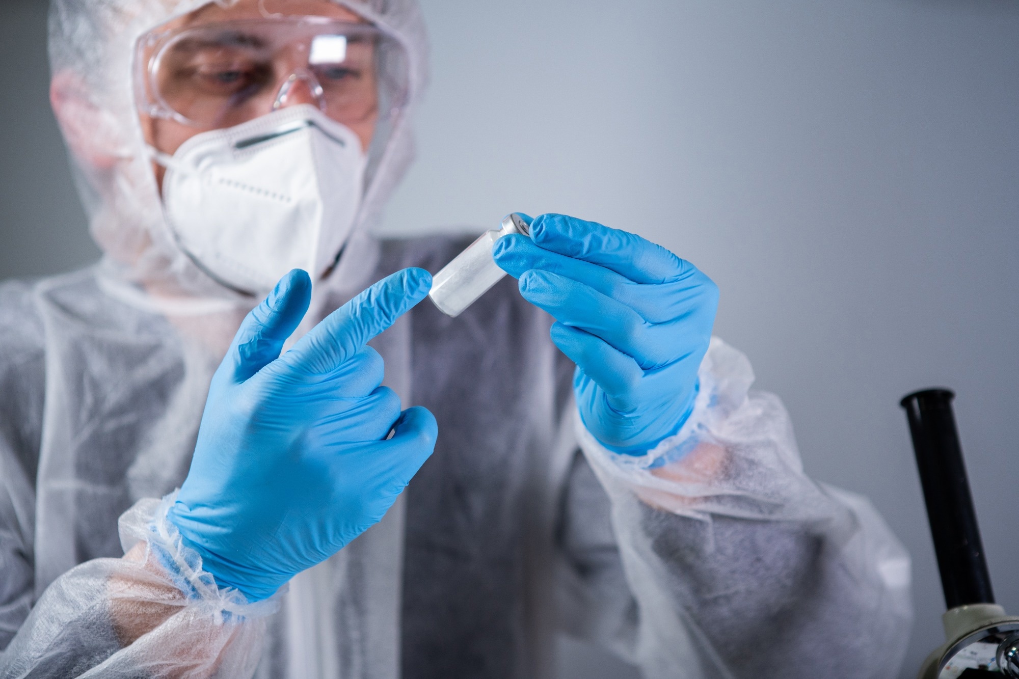 Study: Inhaled SARS-CoV-2 vaccine for single-dose dry powder aerosol immunization. Image Credit: Frau aus UA / Shutterstock