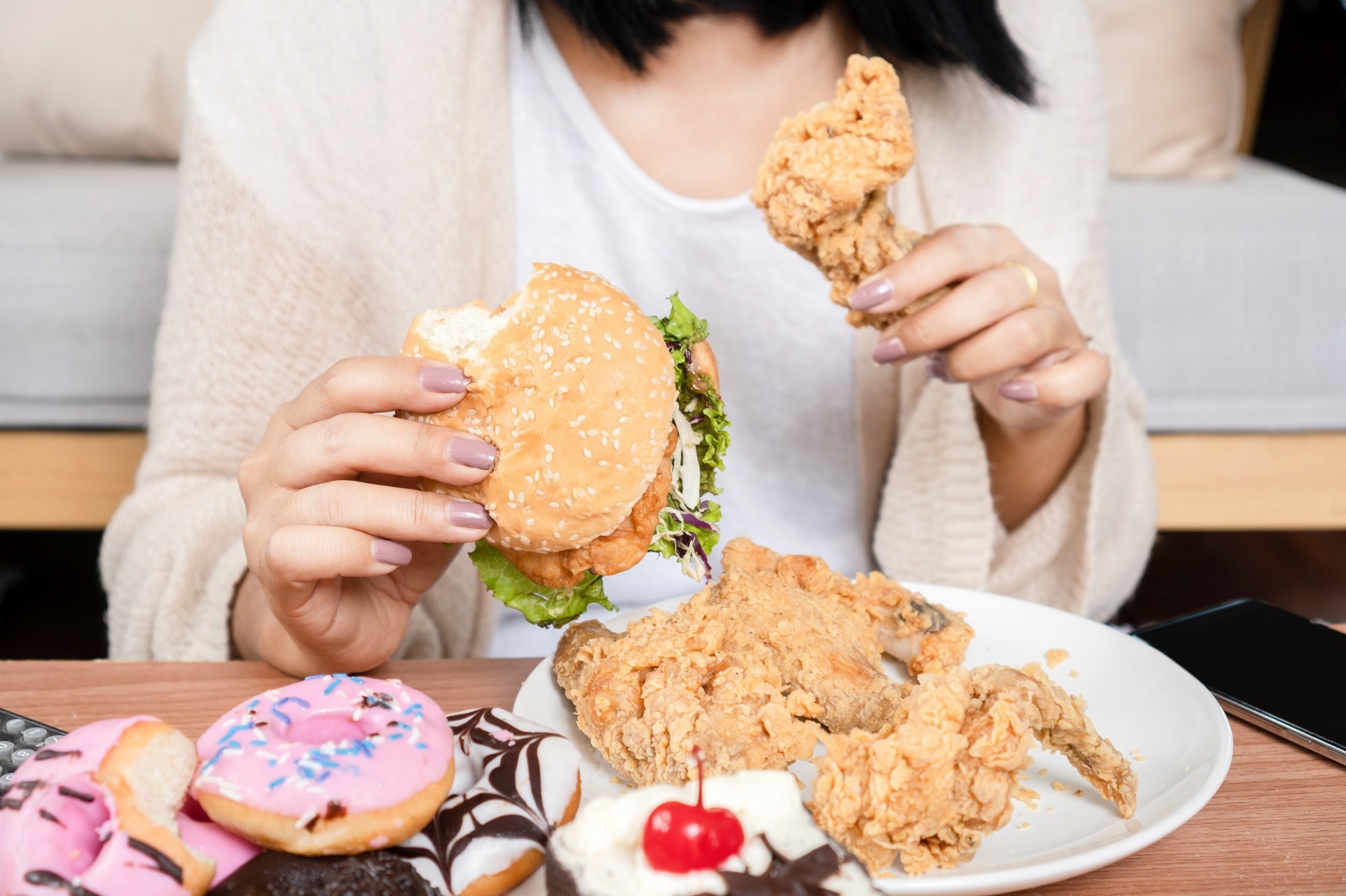 Study: Association of body mass index with progression from binge-eating behavior into binge-eating disorder among adolescents in the United States: A prospective analysis of pooled data. Image Credit: Doucefleur / Shutterstock.com
