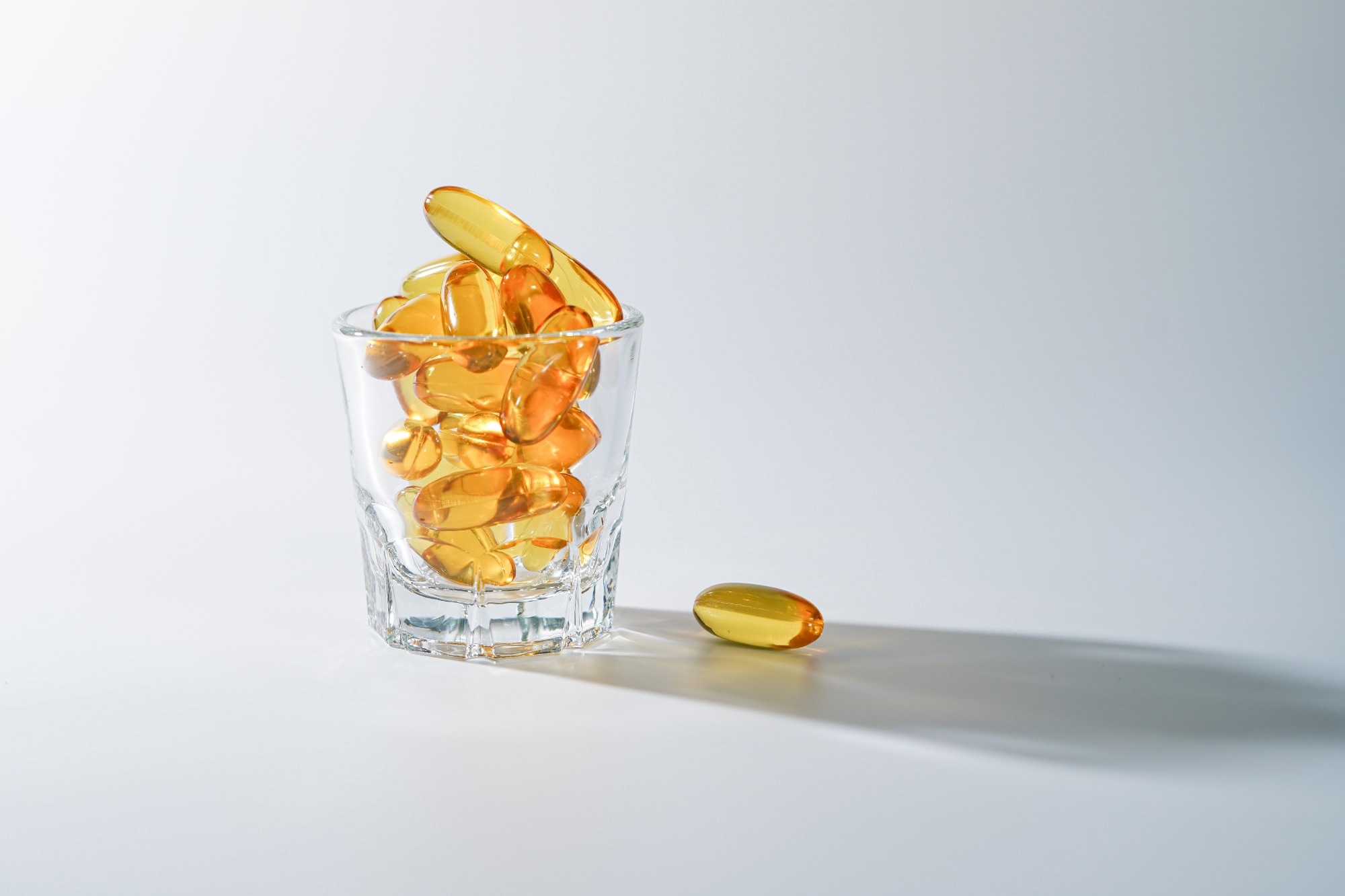Study: Vitamin D, chronic pain, and depression: linear and non-linear Mendelian randomization analyses. Image Credit: Aria Armoko / Shutterstock
