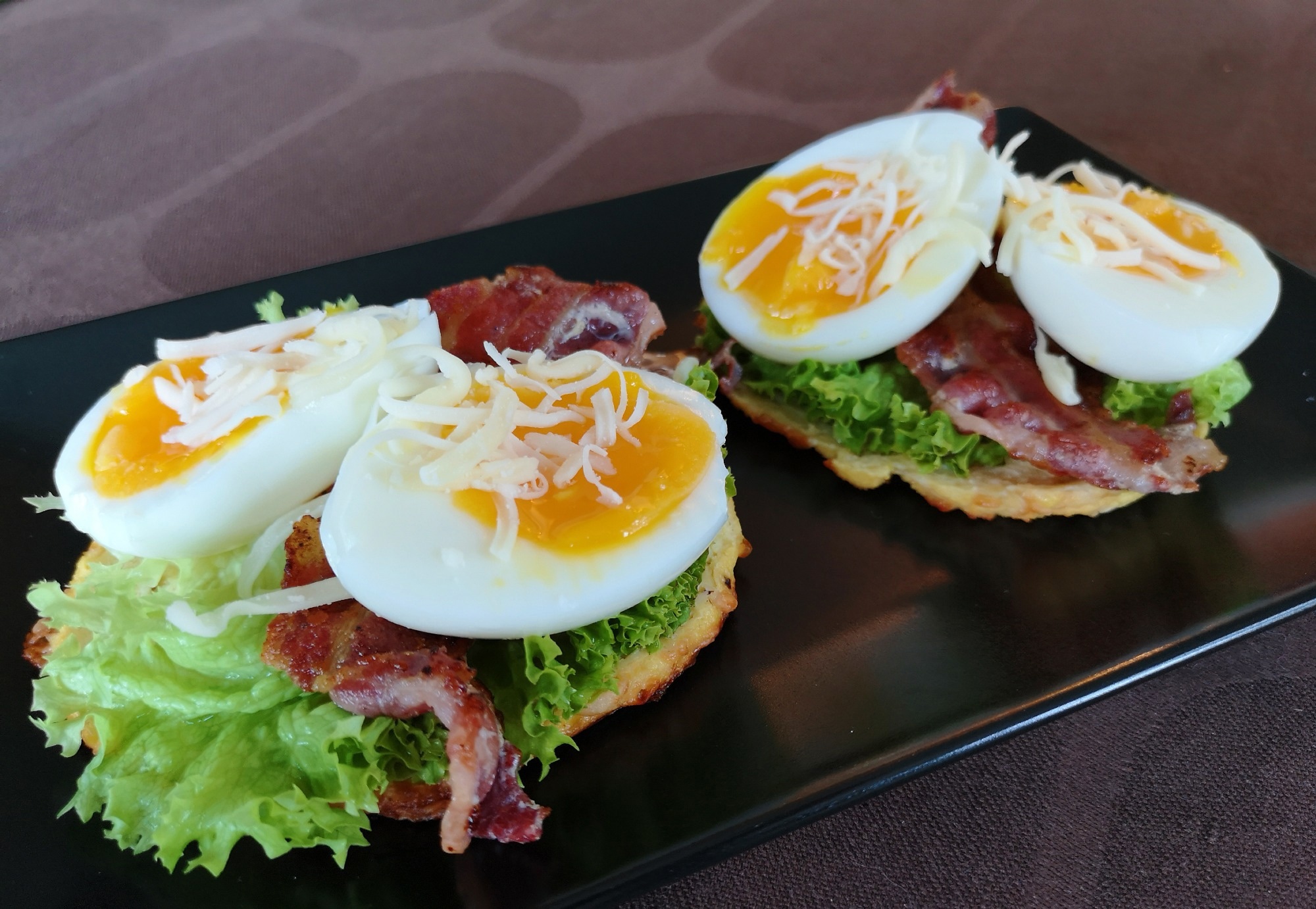 Review: Therapeutic ketogenic diet as treatment for anorexia nervosa. Image Credit: Patnaree Asavacharanitich