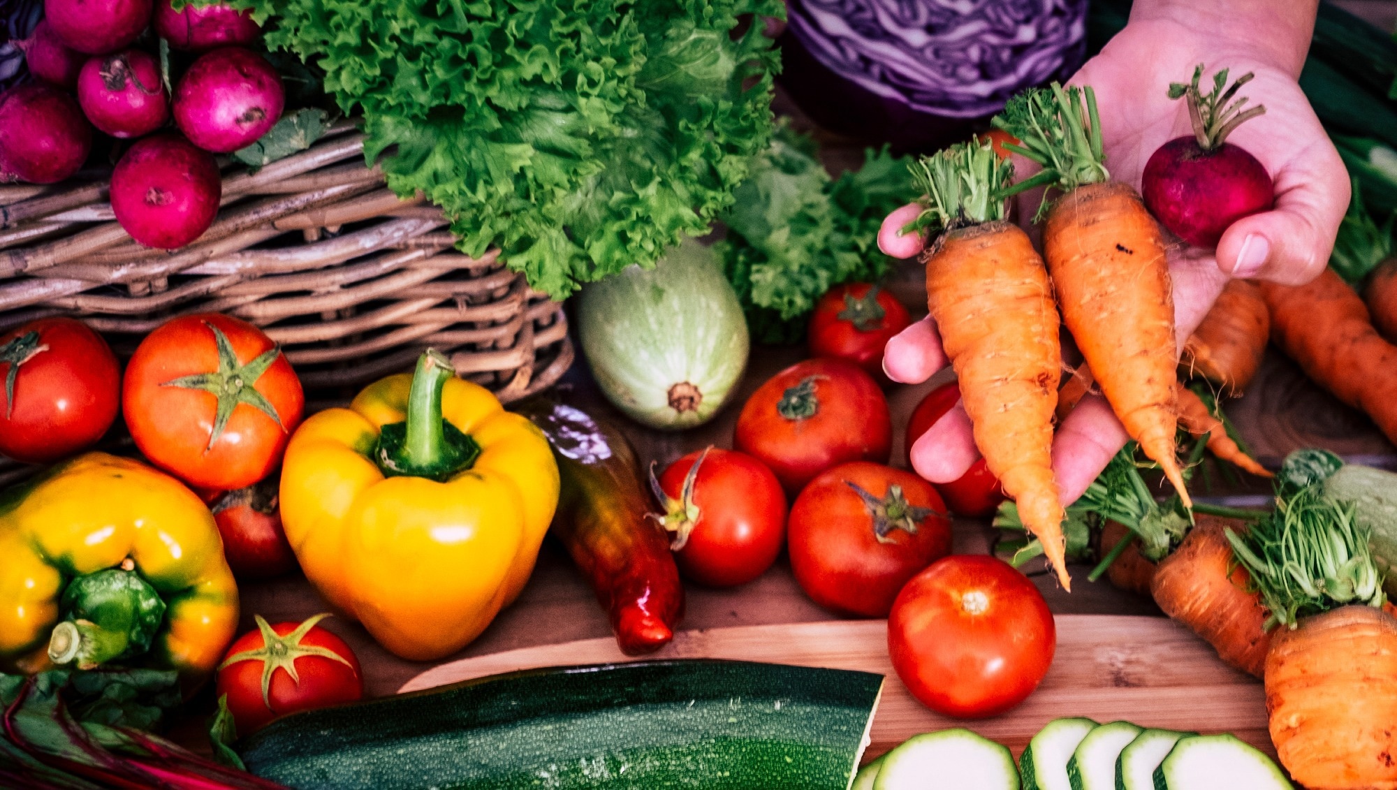 Study: Association of a newly proposed dietary index for gut microbiota with phenotypic age acceleration: a cross-sectional study of NHANES 1999–2018. Image Credit: simona pilolla 2 / Shutterstock