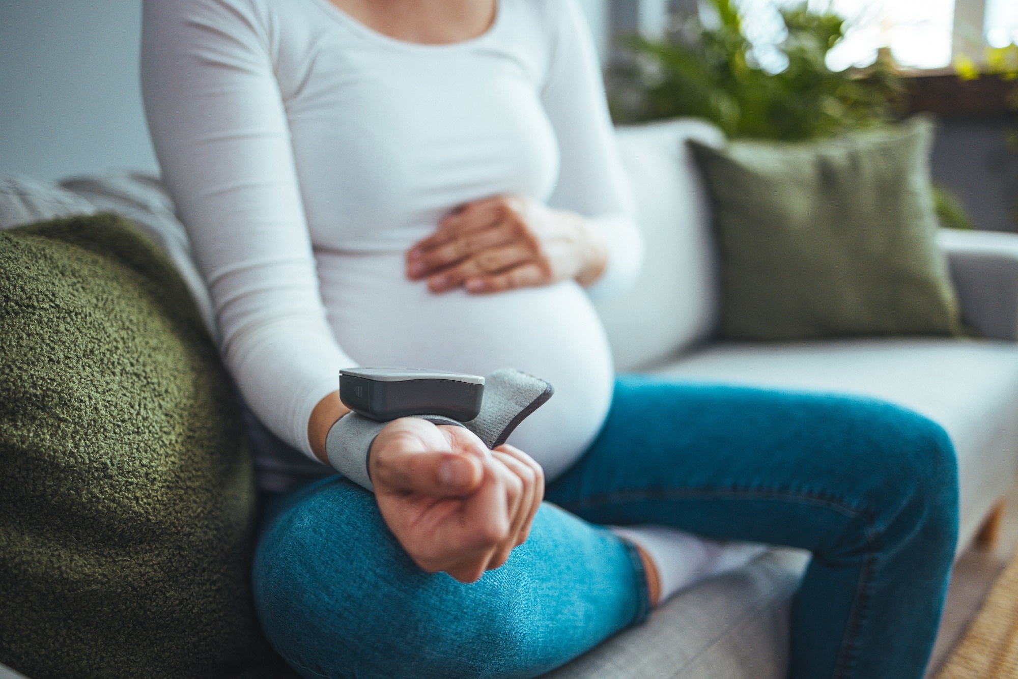 Study: Impact of cumulative blood pressure load during early pregnancy on the risk of low birth weight: the BOSHI study. Image Credit: Dragana Gordic / Shutterstock