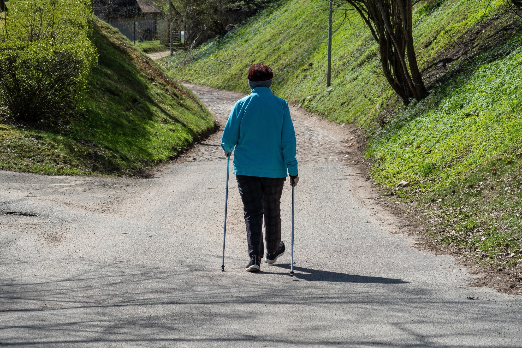 Study: Association between frequency of meeting daily step thresholds and all-cause mortality and cardiovascular disease in older women. Image Credit: Edijs K / Shutterstock